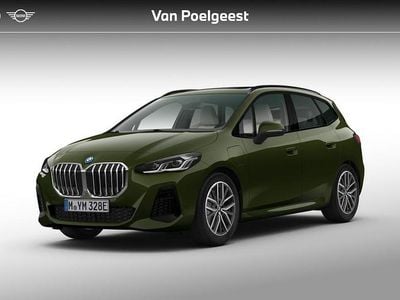 Nieuw BMW 225 Active Tourer 245 PK (180 kW) 2026 Sanremo grun metallic (groen metallic) MPV