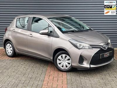 Bruin Gebruikt 2015 Toyota Yaris Hatchback | € 6.950 (Eerlijke prijs)