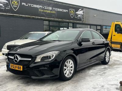 Zwart (metallic) Occasion 2013 Mercedes CLA180 Ambition Sedan | € 11.499 (Eerlijke prijs)