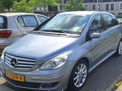 Mercedes B200