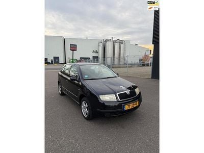 Zwart Gebruikt 2002 Skoda Fabia Comfort Hatchback | € 750 (Eerlijke prijs)