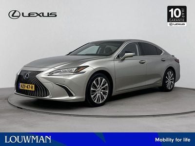 Grijs Gebruikt 2021 Lexus ES300H Executive Line Sedan | € 39.500 (Eerlijke prijs)