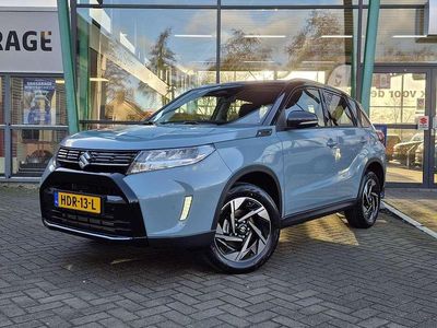 Blauw, metallic lak Occasion 2025 Suzuki Vitara Style SUV | € 28.899 (Iets duurder)