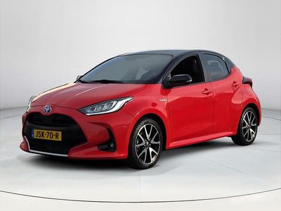 Occasion Toyota Yaris Hybrid Executive 116 PK (85 kW) 2021 Rood Hatchback
