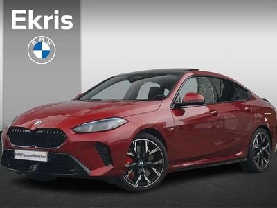 Rood (metallic) Occasion 2025 BMW 220 Comfort Edition Coupé | € 40.450 (Goede deal)