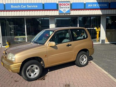 Geel (metallic) Gebruikt 2000 Suzuki Grand Vitara Cool Stationwagen | € 6.440 (Eerlijke prijs)