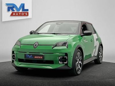 Groen (metallic) Gebruikt 2024 Renault R5 Techno Hatchback | € 27.600 (Eerlijke prijs)