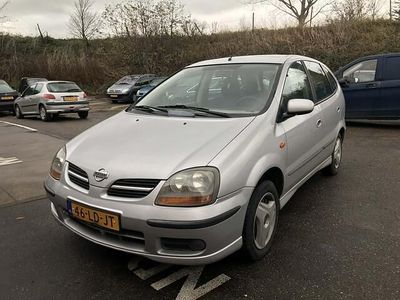 Nissan Almera Tino