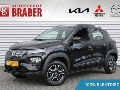 Zwart, metallic lak Gebruikt 2023 Dacia Spring Essentiel Hatchback | € 16.900