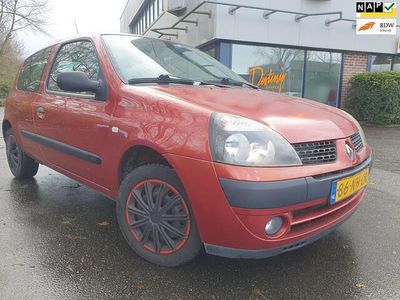 Occasion Renault Clio II Expression 75 PK (55 kW) 2003 Rood Hatchback