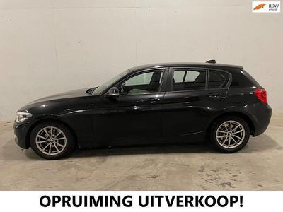 Zwart (metallic) Occasion 2017 BMW 118 Hatchback | € 11.995 (Iets duurder)