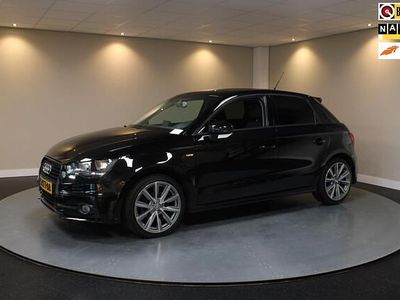 Zwart (metallic) Gebruikt 2014 Audi A1 Sportback Admired Hatchback | € 7.940 (Eerlijke prijs)