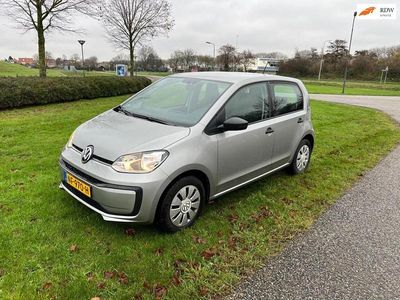 Grijs (metallic) Gebruikt 2017 VW up! take up! Hatchback | € 8.350 (Eerlijke prijs)