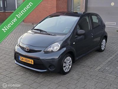 Grijs Occasion 2012 Toyota Aygo Hatchback | € 2.495 (Eerlijke prijs)