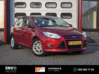Rood Occasion 2013 Ford Focus Titanium Hatchback | € 4.950 (Eerlijke prijs)