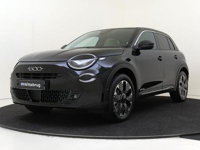 Nieuw Fiat 600 La Prima 145 PK (106 kW) 2025 Zwart (metallic) SUV