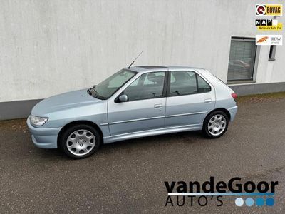 tweedehands Peugeot 306 1.6 XT, '01, automaat, trekhaak, airco, in een keu