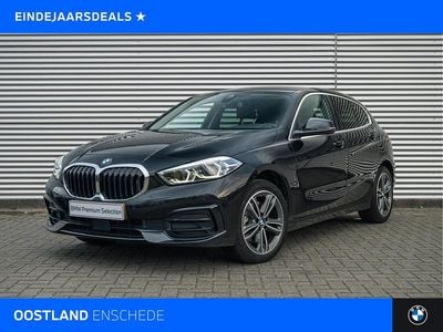 Zwart Gebruikt 2023 BMW 118 Sport Line Hatchback | € 25.350 (Eerlijke prijs)