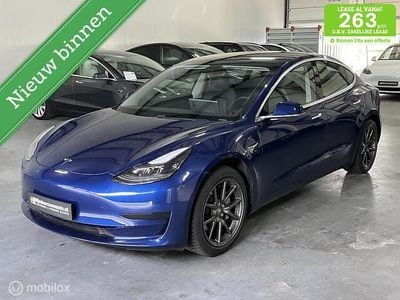 Blauw (metallic) Occasion 2020 Tesla Model 3 Standard Range Sedan | € 19.695 (Goede deal)