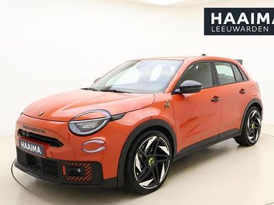 Oranje Nieuw 2025 Abarth 600e Turismo SUV | € 46.750 (Duur)