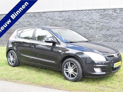 tweedehands Hyundai i30 1.6i Dynamic Airco Trekhaak 5-deurs Navigatie