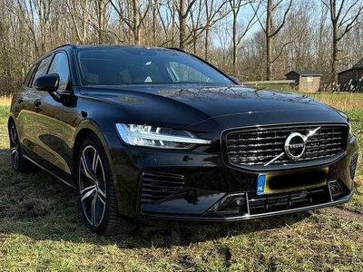 Zwart Occasion 2022 Volvo V60 R-Design Stationwagen | € 32.450 (Goede deal)