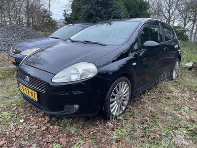Zwart (metallic) Gebruikt 2006 Fiat Grande Punto Dynamic Hatchback | € 999 (Eerlijke prijs)