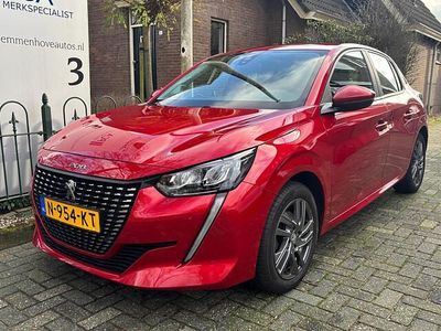 Rood (metallic) Gebruikt 2021 Peugeot 208 Active Hatchback | € 11.400 (Goede deal)