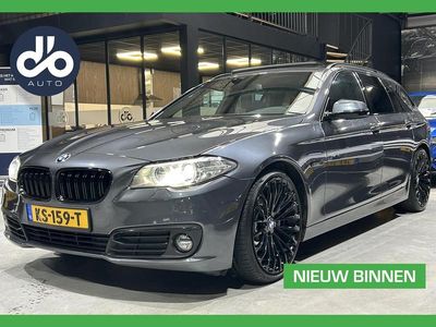 Grijs (metallic) Gebruikt 2016 BMW 520 Luxury Line Stationwagen | € 16.934 (Eerlijke prijs)