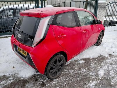 Occasion Toyota Aygo X-wave 69 PK (50 kW) 2016 Rood Hatchback