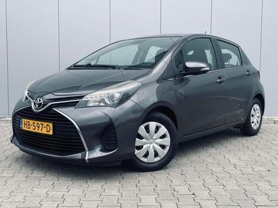 Grijs Gebruikt 2015 Toyota Yaris Style Hatchback | € 6.999 (Eerlijke prijs)