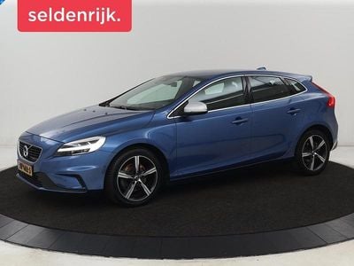 Blauw (metallic) Gebruikt 2018 Volvo V40 Hatchback | € 15.700 (Eerlijke prijs)
