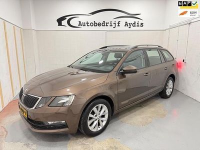 Bruin (metallic) Gebruikt 2018 Skoda Octavia Stationwagen | € 11.999 (Goede deal)