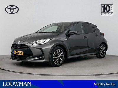 Grijs Occasion 2021 Toyota Yaris Hybrid Hatchback | € 20.945 (Eerlijke prijs)