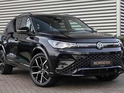 Zwart (metallic) Occasion 2025 VW Tiguan R-line SUV | € 58.950