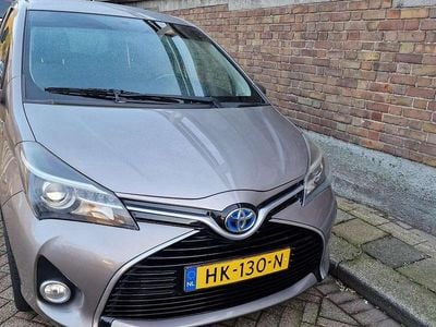 Bruin Occasion 2015 Toyota Yaris MPV | € 11.550 (Eerlijke prijs)
