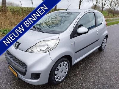 Grijs (metallic) Gebruikt 2009 Peugeot 107 Hatchback | € 2.999 (Eerlijke prijs)