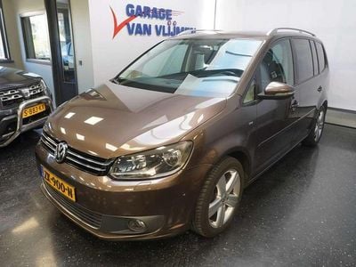 Bruin (metallic) Gebruikt 2015 VW Touran Comfortline MPV | € 9.150 (Eerlijke prijs)