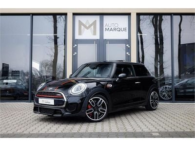 Zwart (metallic) Occasion 2017 Mini John Cooper Works Hatchback | € 23.900 (Eerlijke prijs)