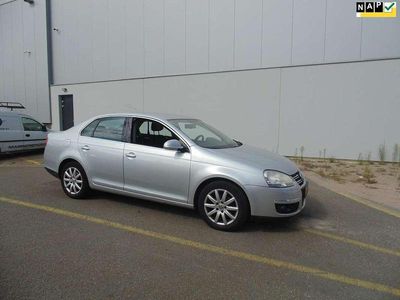 Grijs, metallic lak Occasion 2006 VW Jetta Comfortline Sedan | € 3.950 (Eerlijke prijs)