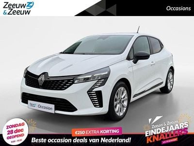 Wit Gebruikt 2024 Renault Clio V Evolution Hatchback | € 19.435 (Eerlijke prijs)