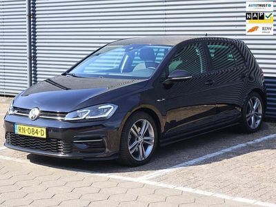 Zwart Gebruikt 2018 VW Golf VII Highline Hatchback | € 18.595 (Eerlijke prijs)