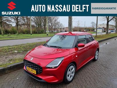Rood (metallic) Occasion 2025 Suzuki Swift Hatchback | € 19.650 (Eerlijke prijs)