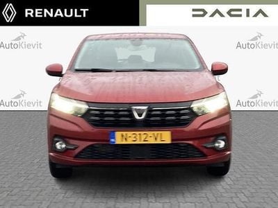 Rood Gebruikt 2022 Dacia Sandero Comfort Hatchback | € 13.950 (Eerlijke prijs)