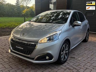 Grijs Gebruikt 2017 Peugeot 208 Allure Hatchback | € 10.950 (Iets duurder)