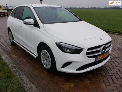 Wit Occasion 2022 Mercedes 200 MPV | € 8.999