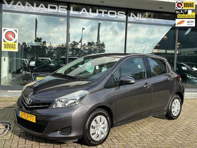 Grijs Gebruikt 2014 Toyota Yaris Hatchback | € 8.749 (Eerlijke prijs)