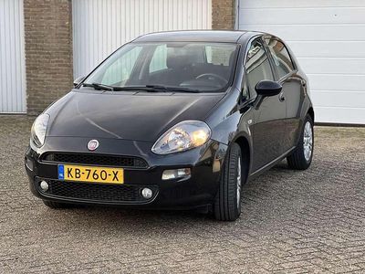 Zwart Occasion 2016 Fiat Punto Lounge Hatchback | € 7.650 (Duur)
