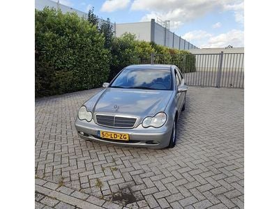 Mercedes C200