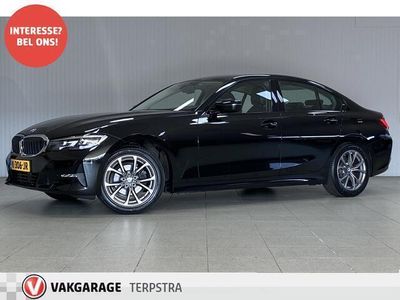 tweedehands BMW 318 3-SERIE i Executive Edition/ Automaat!/ Virtual Cockpit!/ LED/ 17''LMV/ DAB+/ Apple+Android/ Camera/ Keyless Entry+GO/ Clima/ Navi/ Cruise/ Bluetooth/ Multi.LEDER.Stuur/ Elek.Pakket/ Isofix/ PDC V+A/ LED Mistl.Voor.